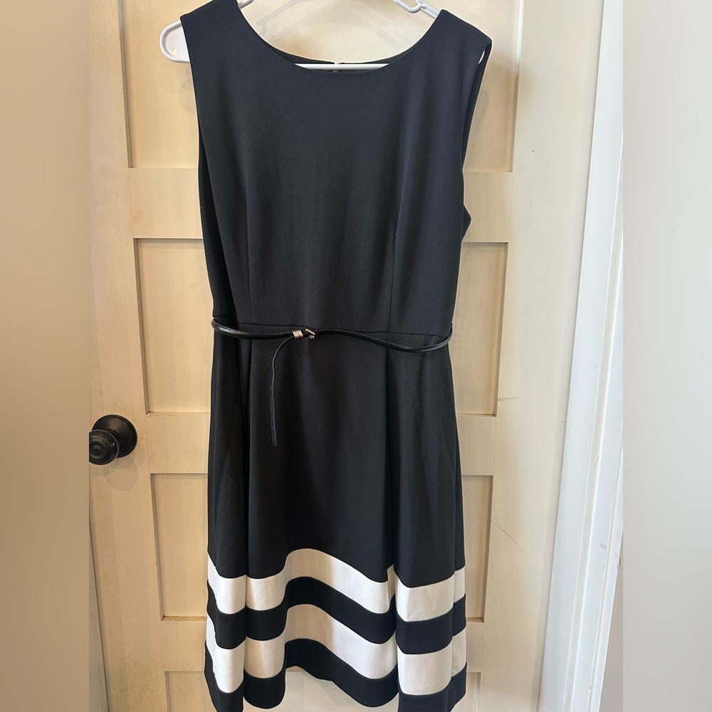 Calvin Klein Black & White Sleeveless Fit & Flare Dress - Size 12